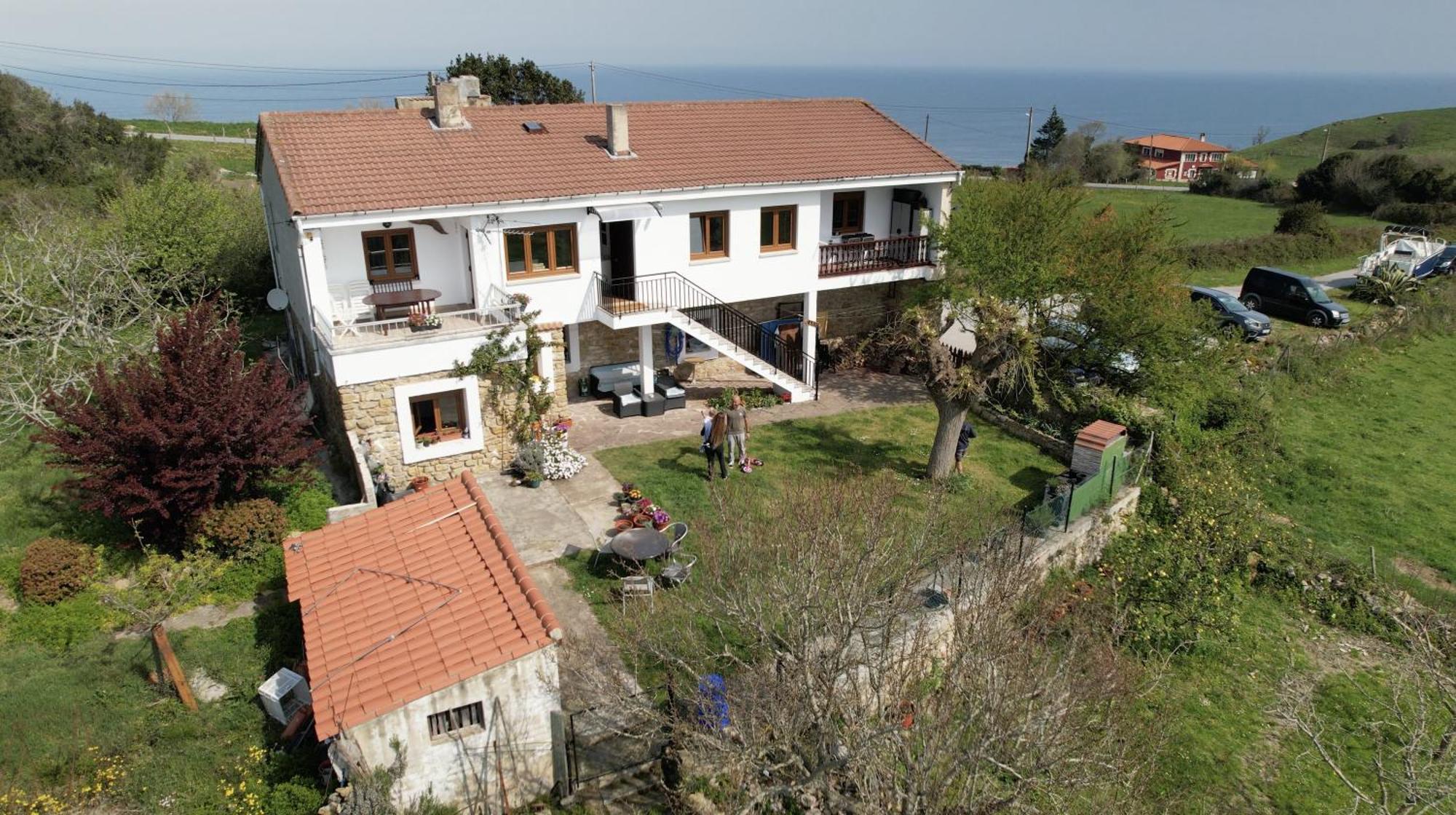 Surf House Sanvi Bed & Breakfast San Vicente De La Barquera Exterior photo